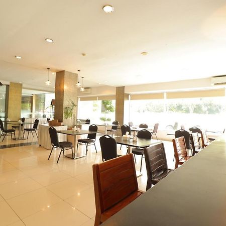 Saka Hotel Medan Sunggal エクステリア 写真