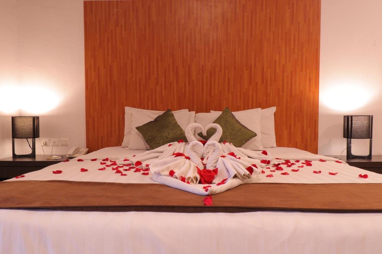 Saka Hotel Medan Sunggal エクステリア 写真