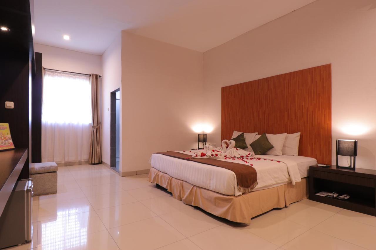 Saka Hotel Medan Sunggal エクステリア 写真