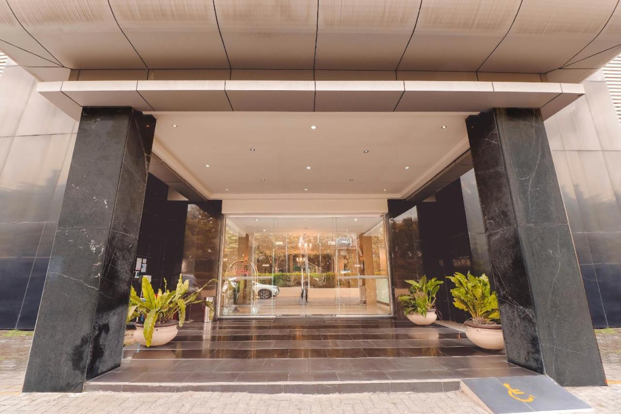 Saka Hotel Medan Sunggal エクステリア 写真