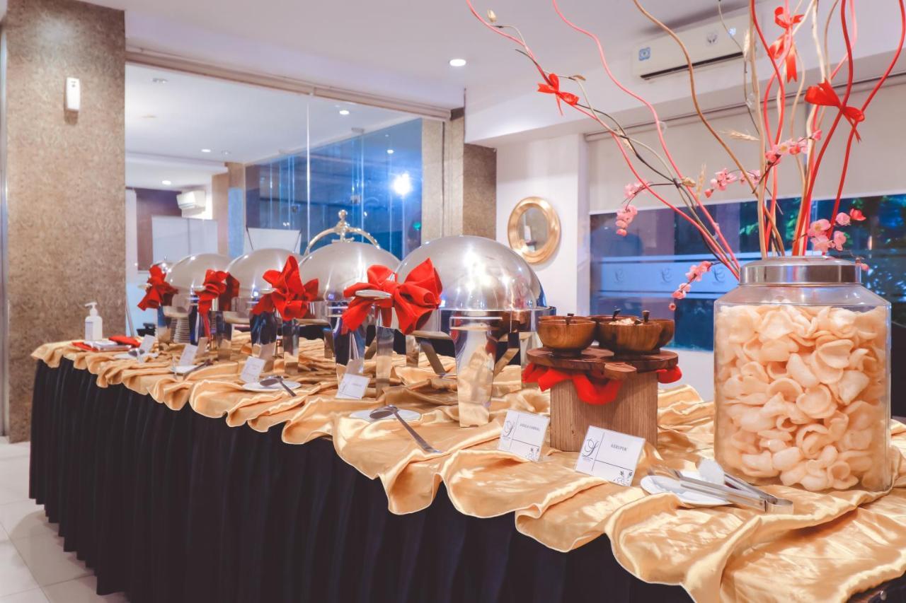 Saka Hotel Medan Sunggal エクステリア 写真