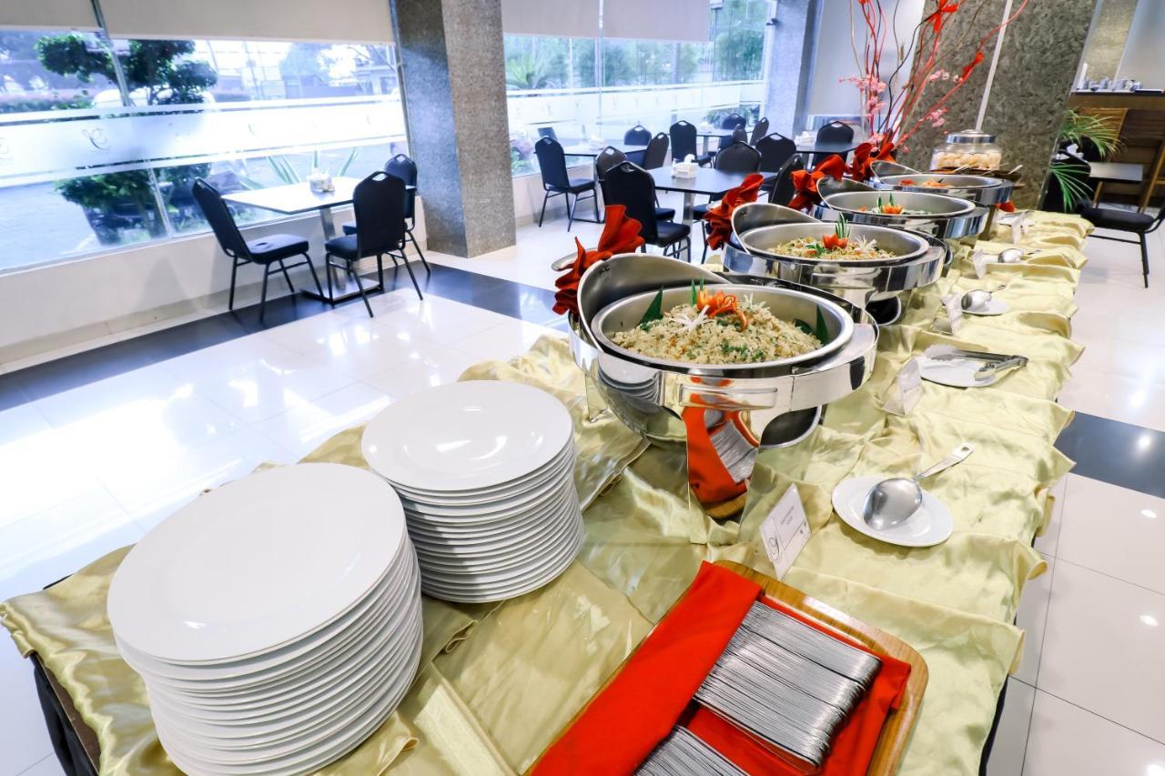 Saka Hotel Medan Sunggal エクステリア 写真