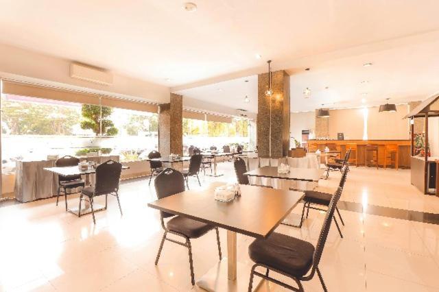 Saka Hotel Medan Sunggal エクステリア 写真