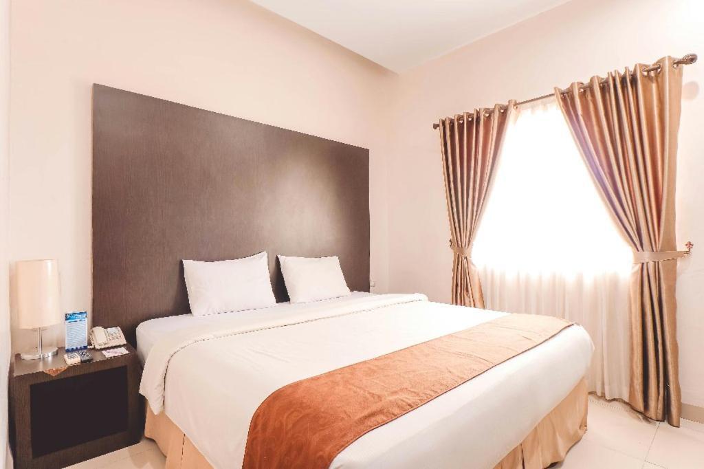 Saka Hotel Medan Sunggal エクステリア 写真