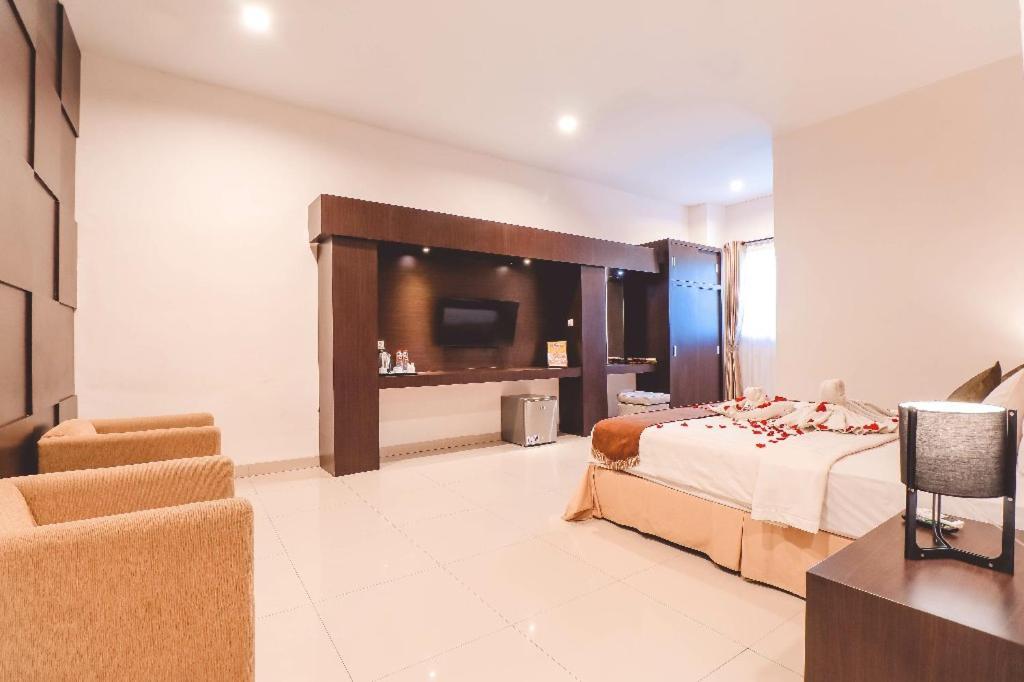 Saka Hotel Medan Sunggal エクステリア 写真